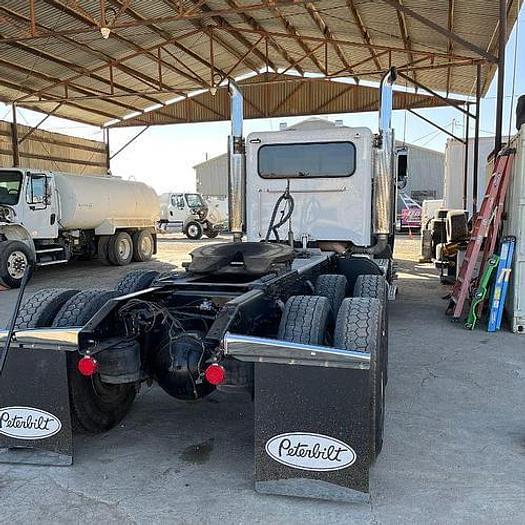 Image of Peterbilt 388 equipment image 4