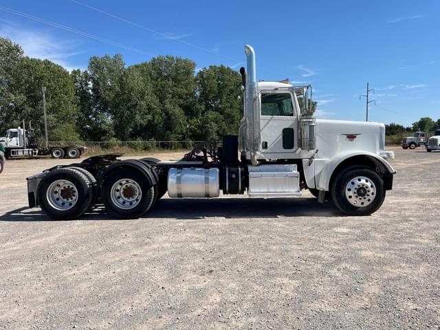 Image of Peterbilt 388 equipment image 3