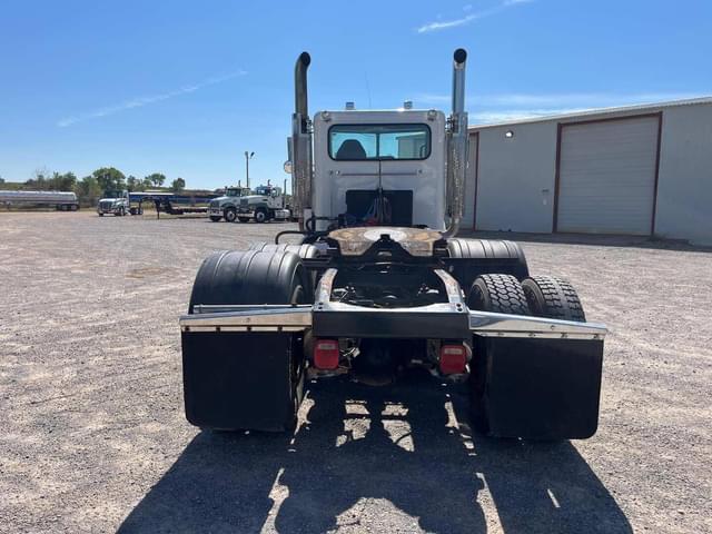 Image of Peterbilt 388 equipment image 4