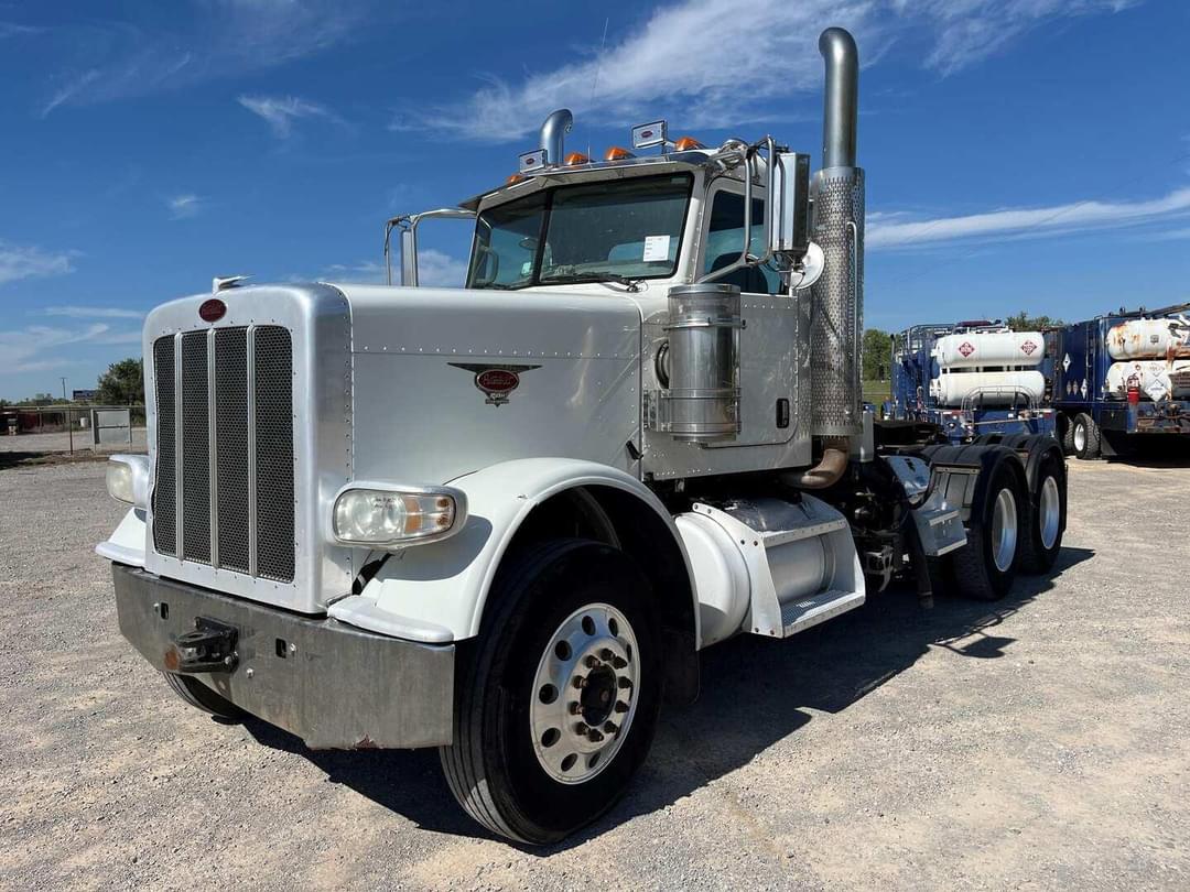 Image of Peterbilt 388 Primary image