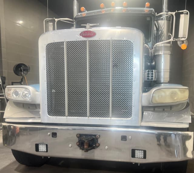 Image of Peterbilt 388 equipment image 2