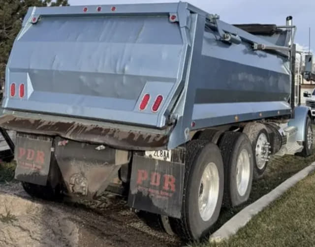 Image of Peterbilt 388 equipment image 4