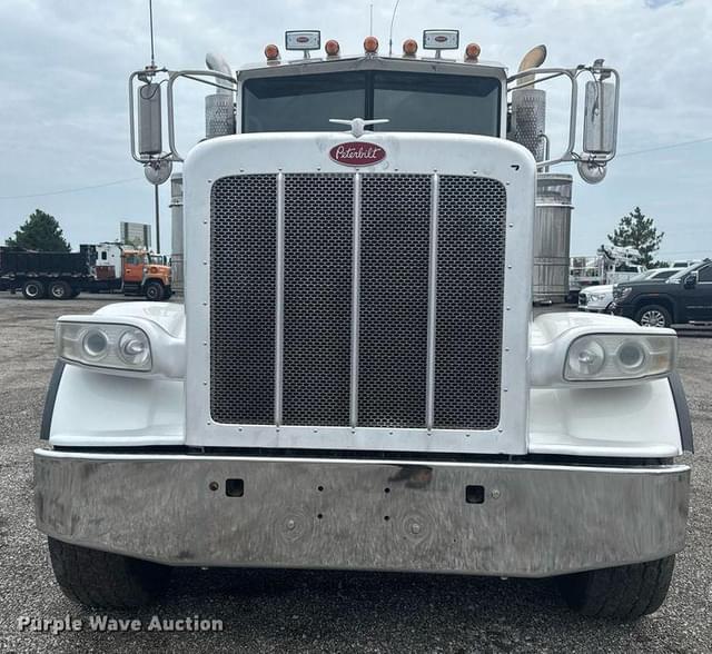Image of Peterbilt 388 equipment image 1