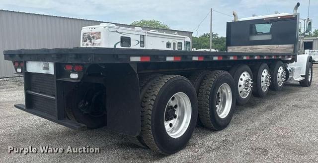 Image of Peterbilt 388 equipment image 4