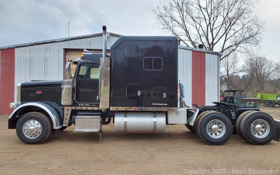 Image of Peterbilt 388 Primary image