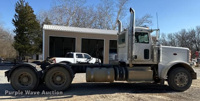 Image of Peterbilt 388 equipment image 3