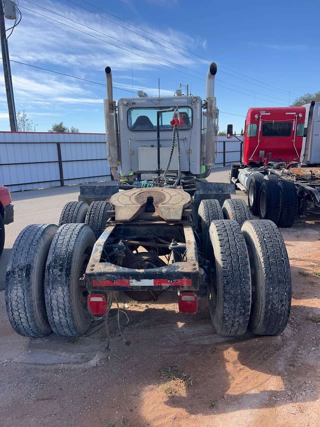 Image of Peterbilt 388 equipment image 4