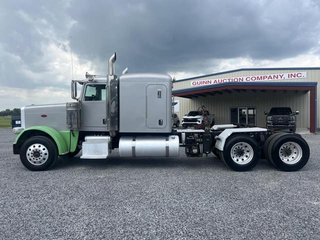 Image of Peterbilt 388 equipment image 1