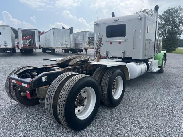 Image of Peterbilt 388 equipment image 4