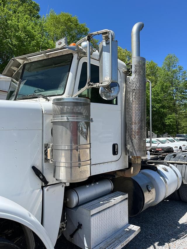 Image of Peterbilt 388 equipment image 3