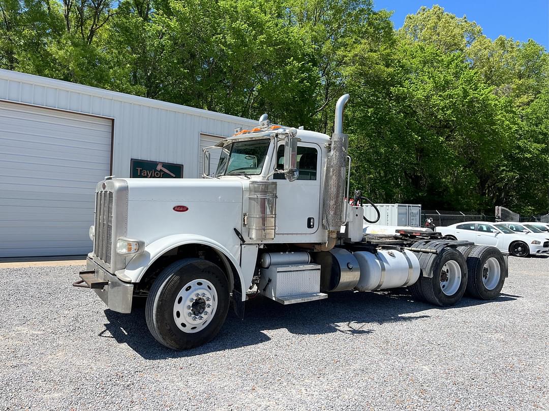 Image of Peterbilt 388 Primary image