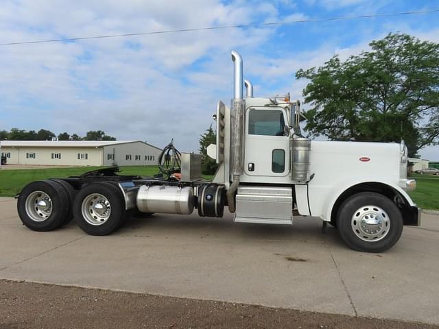 Image of Peterbilt 389 equipment image 4