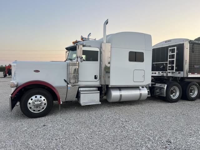 Image of Peterbilt 389 equipment image 1
