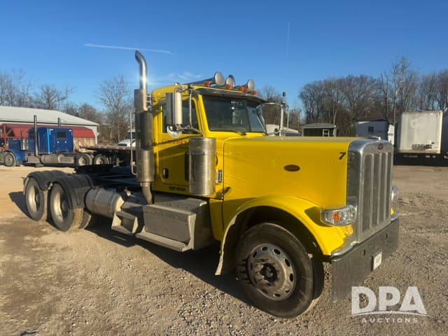 Image of Peterbilt 389 equipment image 2