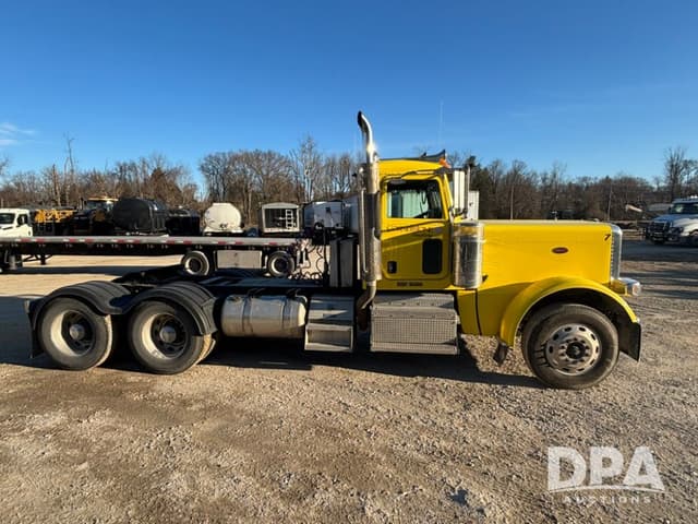Image of Peterbilt 389 equipment image 3