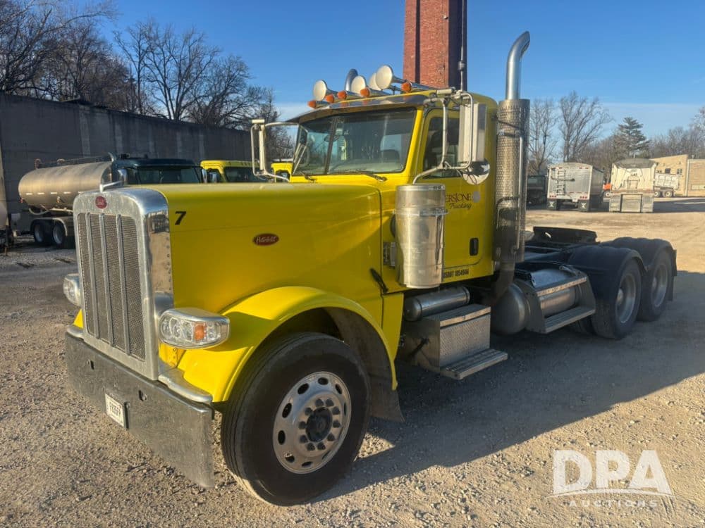 Image of Peterbilt 389 Primary image