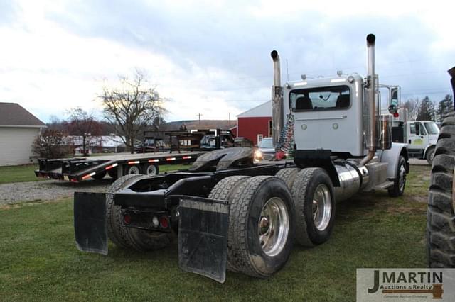 Image of Peterbilt 389 equipment image 2