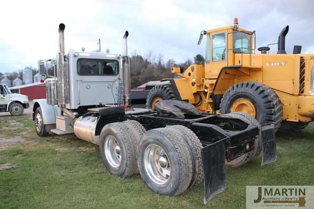 Image of Peterbilt 389 equipment image 3