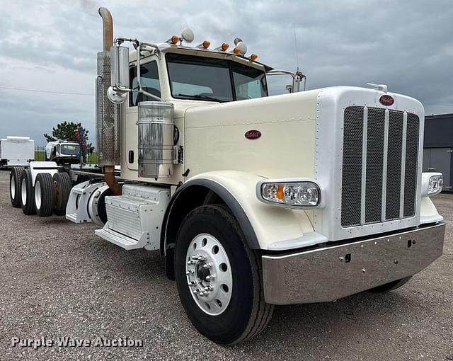 Image of Peterbilt 389 equipment image 2