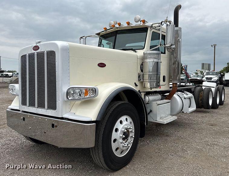 Image of Peterbilt 389 Primary image