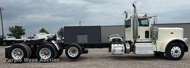 Image of Peterbilt 389 equipment image 3