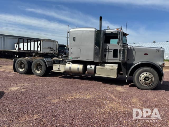 Image of Peterbilt 389 equipment image 3
