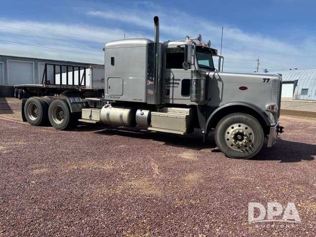 Image of Peterbilt 389 equipment image 2