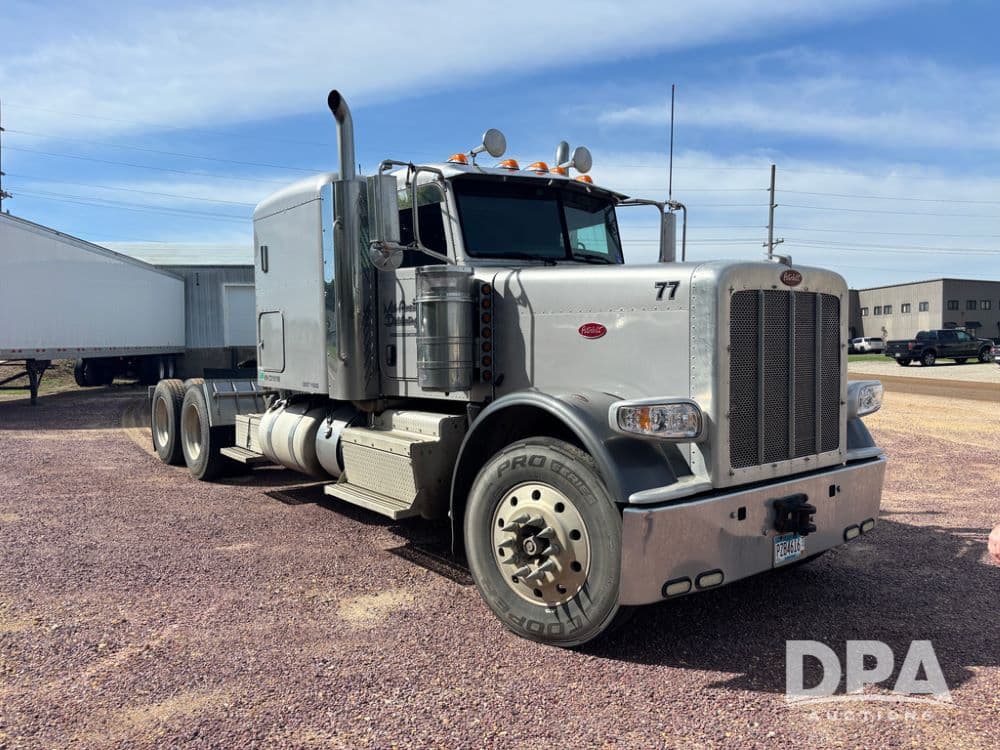 Image of Peterbilt 389 Primary image