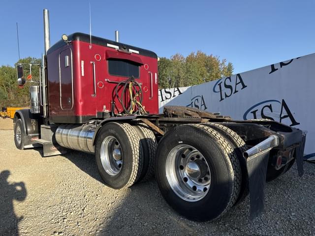 Image of Peterbilt 389 equipment image 2