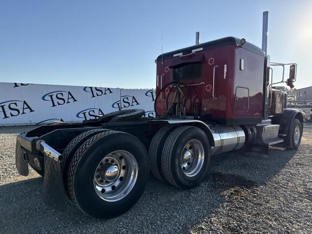 Image of Peterbilt 389 equipment image 4