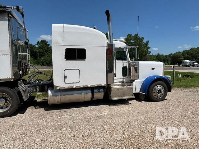 Image of Peterbilt 389 equipment image 4