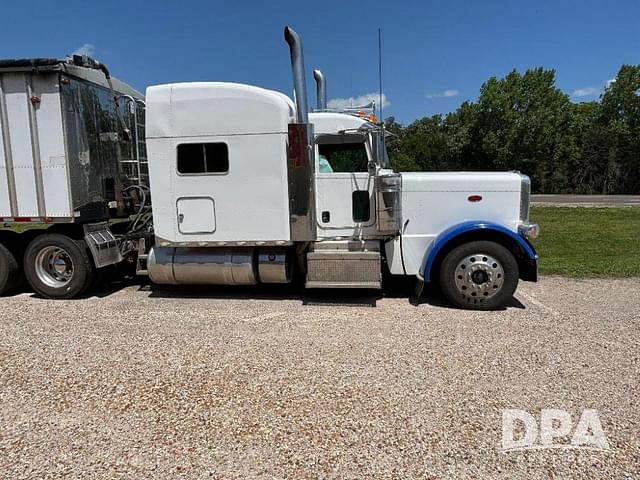 Image of Peterbilt 389 equipment image 3