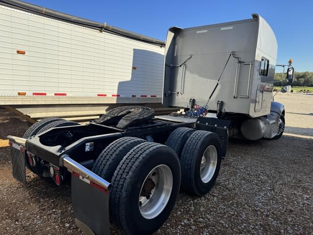 Image of Peterbilt 589 equipment image 3