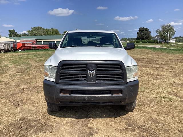 Image of Dodge Ram 2500HD equipment image 2