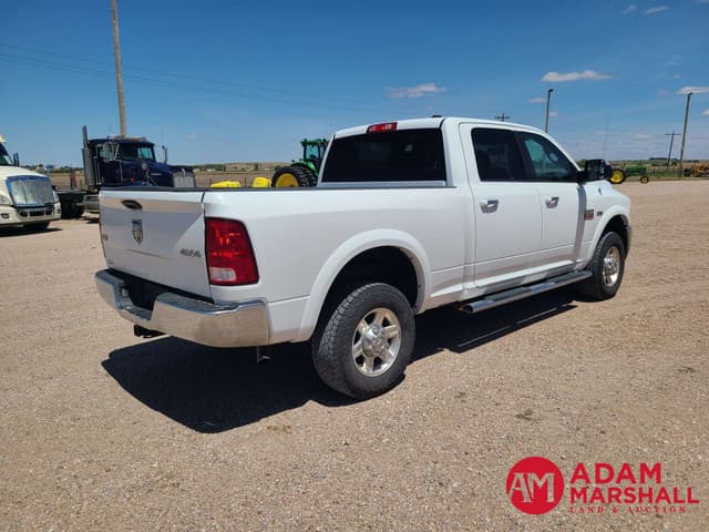 Image of Dodge Ram 2500HD equipment image 2