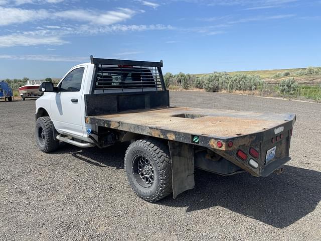Image of Dodge Ram 3500 equipment image 2