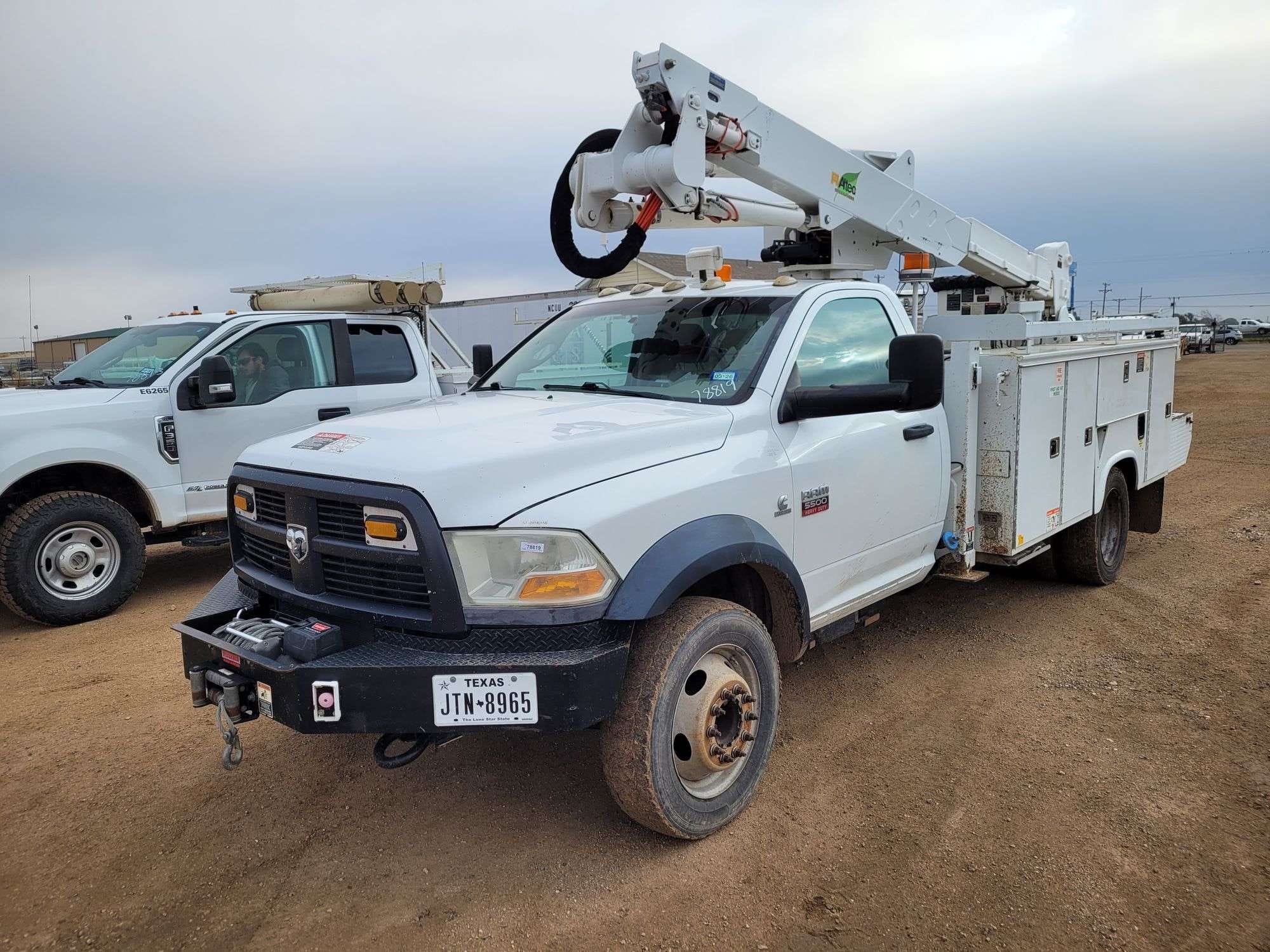 2012 Dodge Ram 5500 Equipment Image0