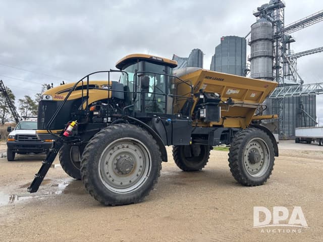 Image of RoGator RG1100 equipment image 1