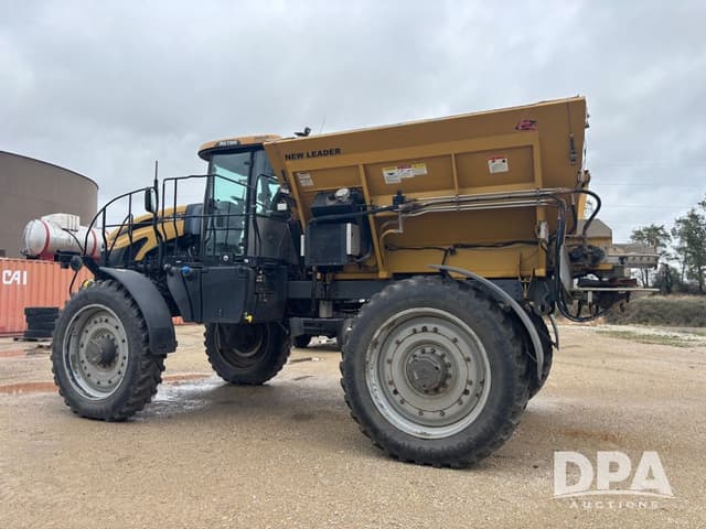 Image of RoGator RG1100 equipment image 3