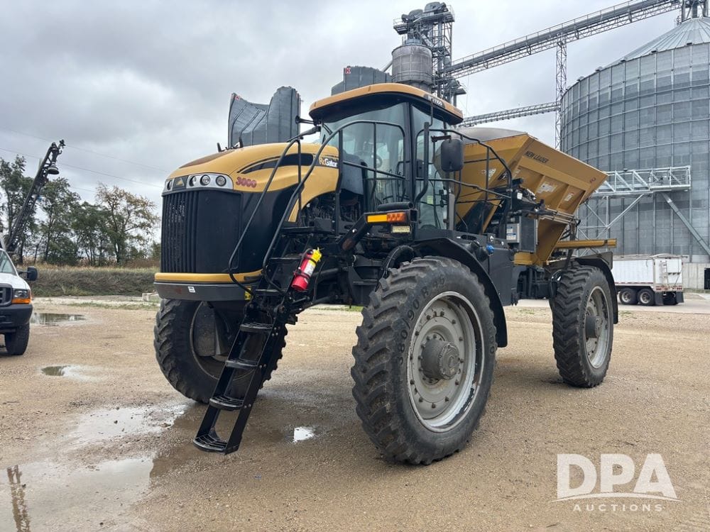 2012 RoGator RG1100 Equipment Image0