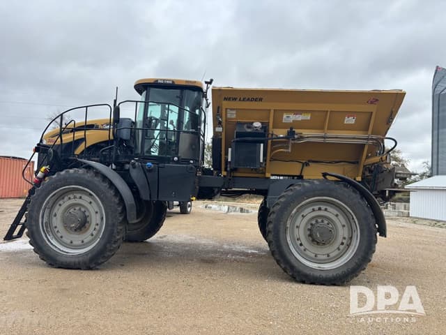 Image of RoGator RG1100 equipment image 2