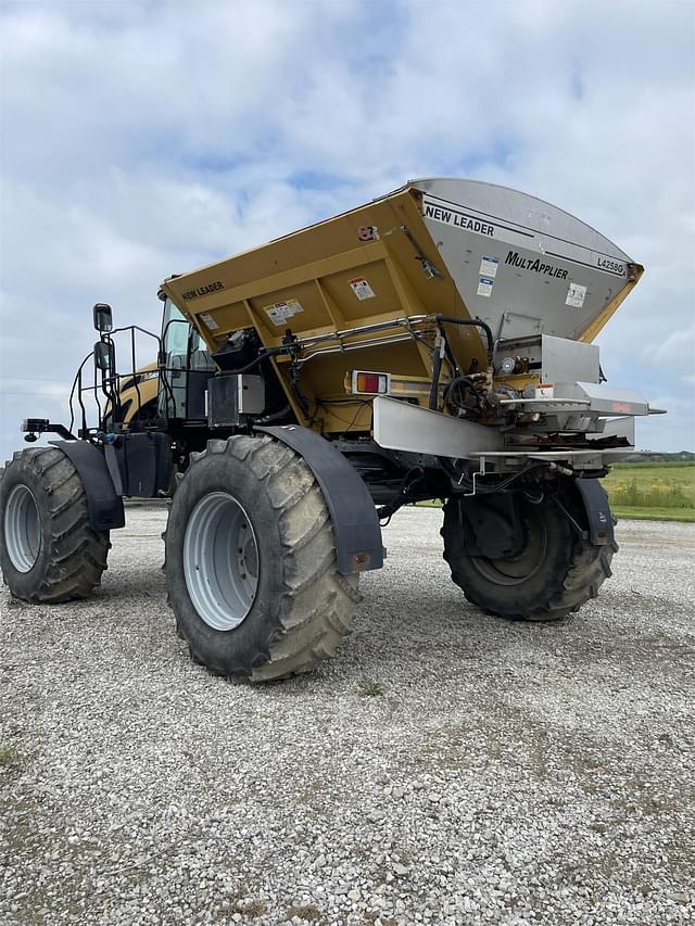 Image of RoGator RG1100 equipment image 3