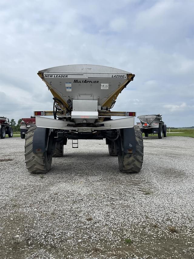 Image of RoGator RG1100 equipment image 4