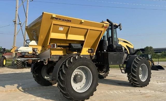 Image of RoGator RG1100 equipment image 2