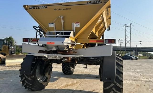 Image of RoGator RG1100 equipment image 3