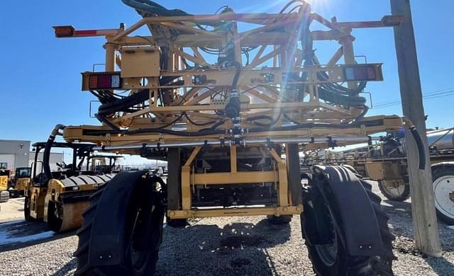 Image of RoGator RG1100 equipment image 4