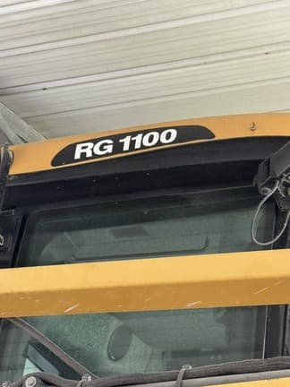 Image of RoGator RG1100 equipment image 2