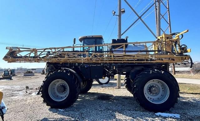 Image of RoGator RG1100 equipment image 1