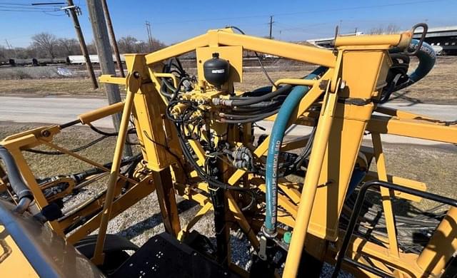 Image of RoGator RG1100 equipment image 4