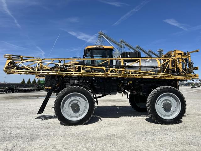 Image of RoGator RG1100 equipment image 2